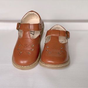 Mary Jane tan / brown girl shoes.